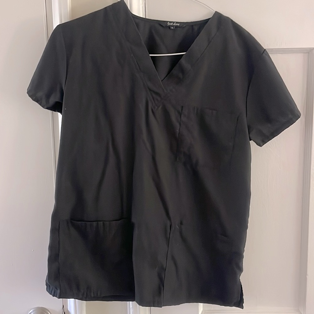 Women’s Medium Black pair of scrubs. Comfortable cotton!